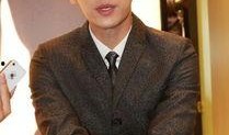 最新娱乐爆料李易峰,神秘女友身份引网友热议